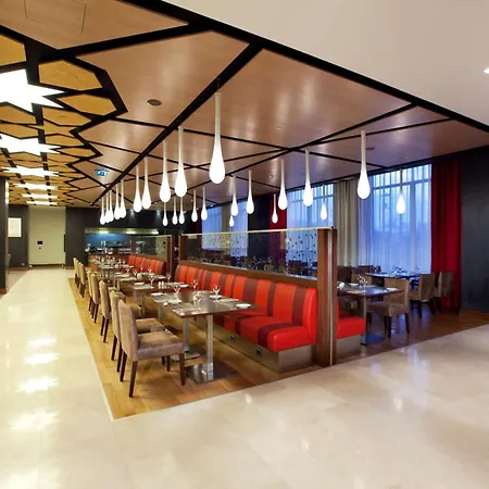 Ξενοδοχείο Hilton Garden 5*