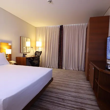 Ξενοδοχείο Hilton Garden 5*