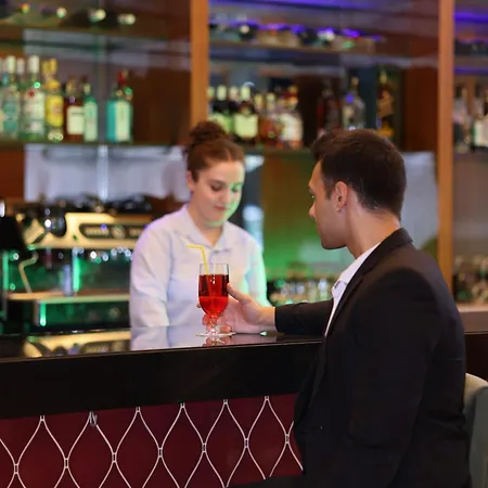 Ξενοδοχείο Hilton Garden 5*